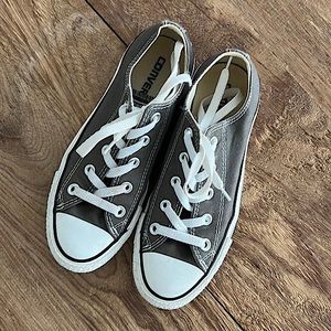 Converse Unisex Chuck Taylor Classic Low-Top Sneakers